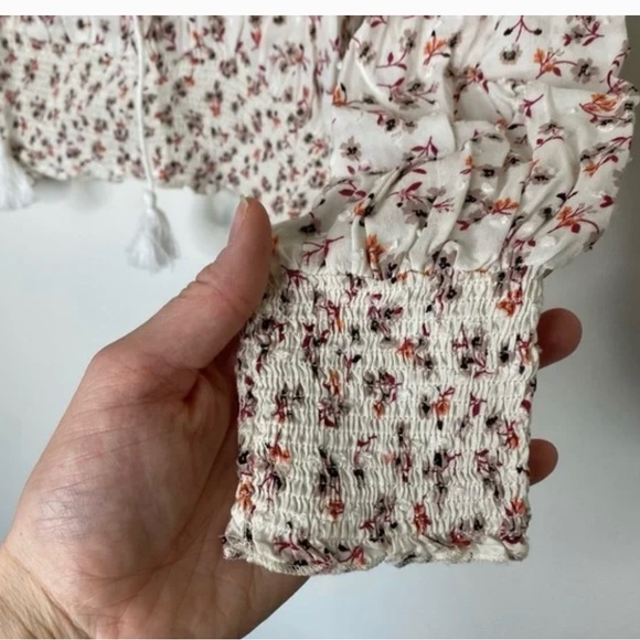 Carly Jean Los Angeles Alana Floral Long Sleeve Blouse - Picture 6 of 7